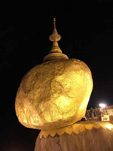 夜のゴールデンロック