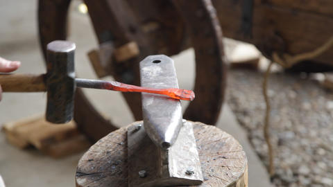 Forging incandescent iron