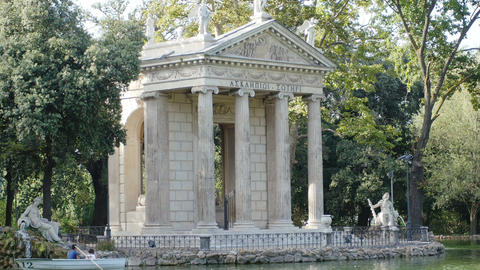 romantic lake in Rome, Villa Borghese