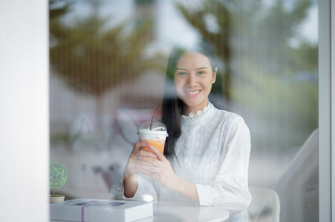 Portrait of a young woman with a smiling face in a coffee shop