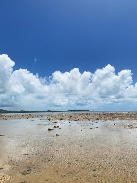 Clear blue sky and white clouds, Shallow beach in Okinawa 09
