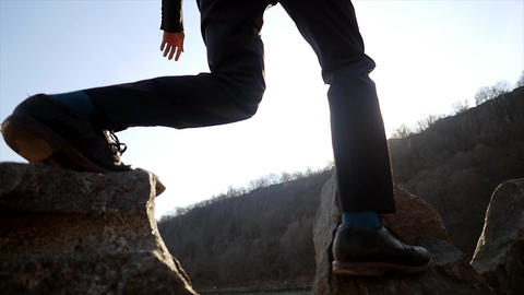 Male Person Walking Over Stone Rocks Overcoming O GIF 動畫 27707242 ...