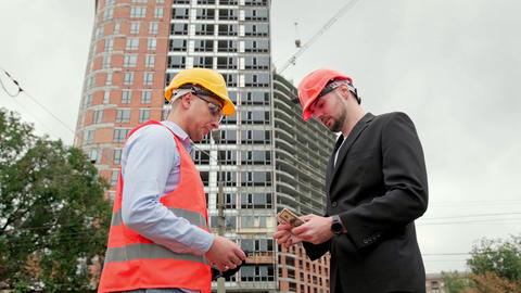 General contractor paying money to subcontractor GIF 動畫 32170021 ...