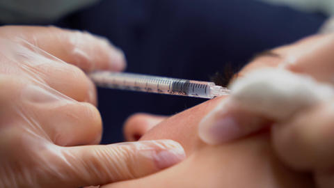 Cosmetologist doctor making multiple injections b GIF 動畫 32278400 ...