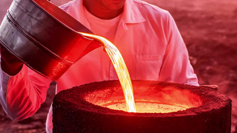 Molten Metal Pour: A Glowing Display of Craftsmanship