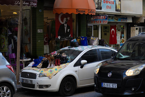 Chaotic Street Trading in Turkey