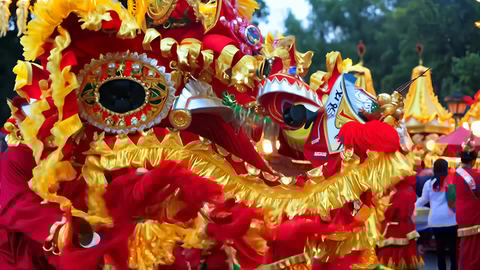 ウエア Dance With Dragon - DANCE WITH DRAGON Dragon Costume in a Dragon Dance Wu Long Editorial Photo