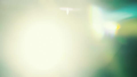 Moving anamorphic glare light leaks