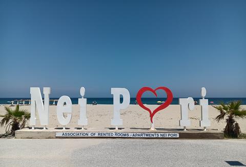 Nei Pori sign with heart in front of the beach, Greece
