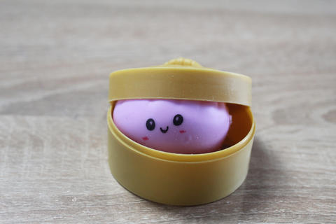 Anti-stress dumpling squishy pink close-up