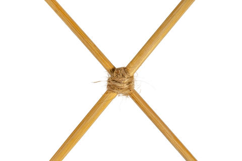 Bamboo sticks intersection joint bound with coarse natural fiber rope
